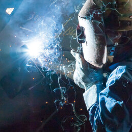 船舶建造修理工事 錦工業株式会社の事業内容1/船舶建造修理工事